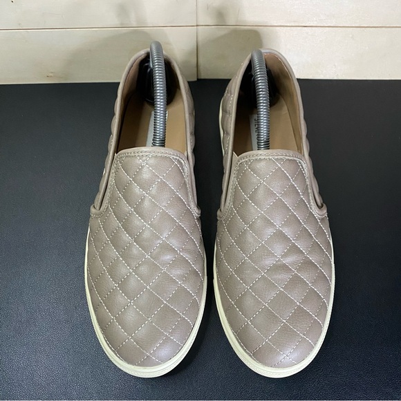 Steve Madden Ecentrcq Quilted Slip-Ons Women's Size 10 B Shoes Taupe - Picture 7 of 11